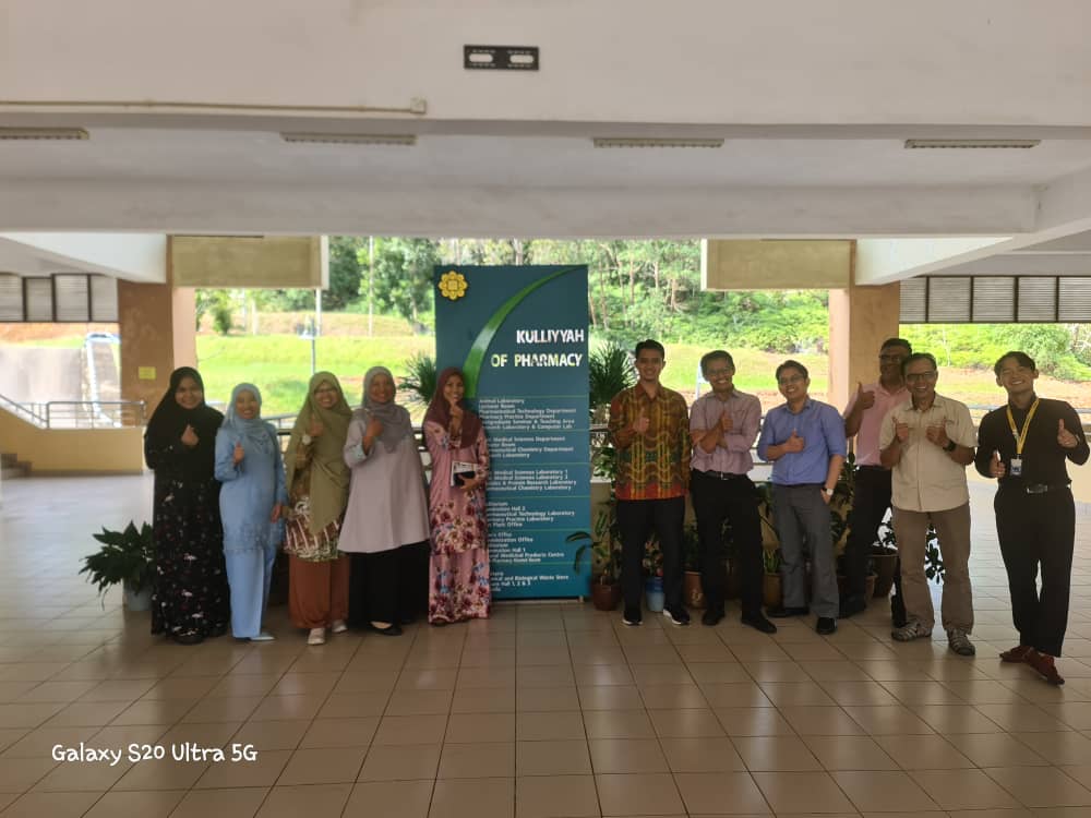 KUNJUNGAN KERJASAMA DALAM RANGKA PROGRAM DOUBLE DEGREE ANTARA MAGISTER ILMU FARMASI, FAKULTAS FARMASI, UNIVERSITAS SUMATERA UTARA DENGAN MAGISTER ILMU KOSMETIK (MASTER OF SCIENCE IN COSMETICS SCIENCE), FAKULTAS FARMASI, INTERNATIONAL ISLAMIC UNIVERSITY MA